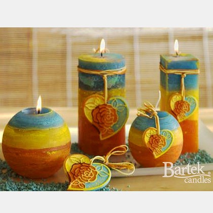 Bartek Candles ROMANTIC Свеча "Романтика" - образ коллекции A, колонна 70х140мм, артикул 5907602654547