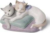 Статуэтка фарфоровая NAO Сонный Клубок (Snuggle Cats) 7см 02001578