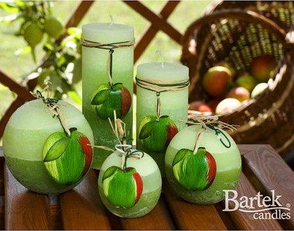 Bartek Candles FRUITS RUSTIC Свеча "Спелые фрукты" - образ коллекции B, пирамида 50х50х150мм, артикул 5907602651331