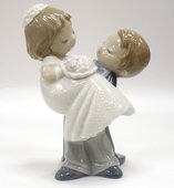 Статуэтка фарфоровая Любовь это… мы (Love is... You and Me) 15см NAO 02001741