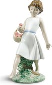 Статуэтка фарфоровая NAO Гуляя босиком (Barefoot Stroll) 23см 02001828