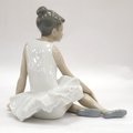 Статуэтка фарфоровая NAO Сидящая балерина (Seated Ballet) 16см 02000147