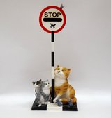 Статуэтка Кошки-мышки (Mouse Crossing), 22см Enesco A25211