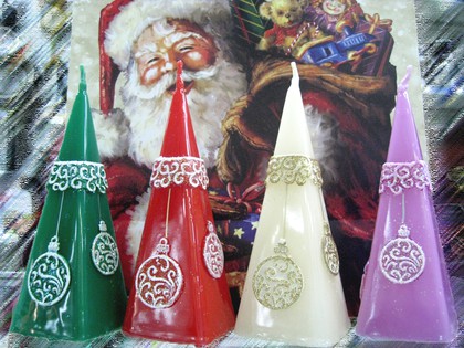 Свеча декоративная Bartek Candles Новогодние игрушки пирамида 5х5х15см 150031