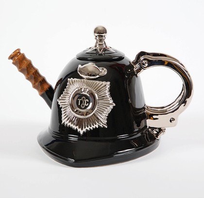 Чайник заварочный "Страж порядка" (шлем английского полицейского, наручники, дубинка) The Teapottery 4448