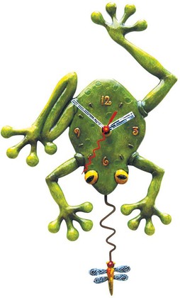 Enesco - Allen Designs Studio - настенные часы "Глаза в глаза" (Frog Fly), высота 34см, артикул C106