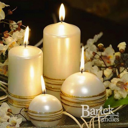 Bartek Candles GOLDEN RINGS Свеча "Золотые кольца" - белая версия коллекции, шар, диаметр 60мм, артикул 5907602663440