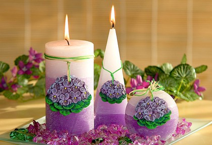 Свеча декоративная Bartek Candles Фиалки с ароматом, шар d8cм 172041