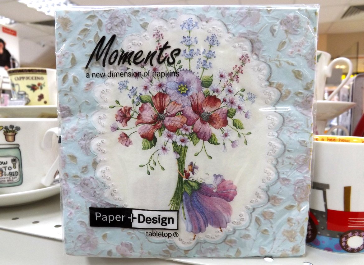 Бумажные декупажные салфетки с объёмными (выпуклыми) элементами и изображением букета цветов от Paper+Design