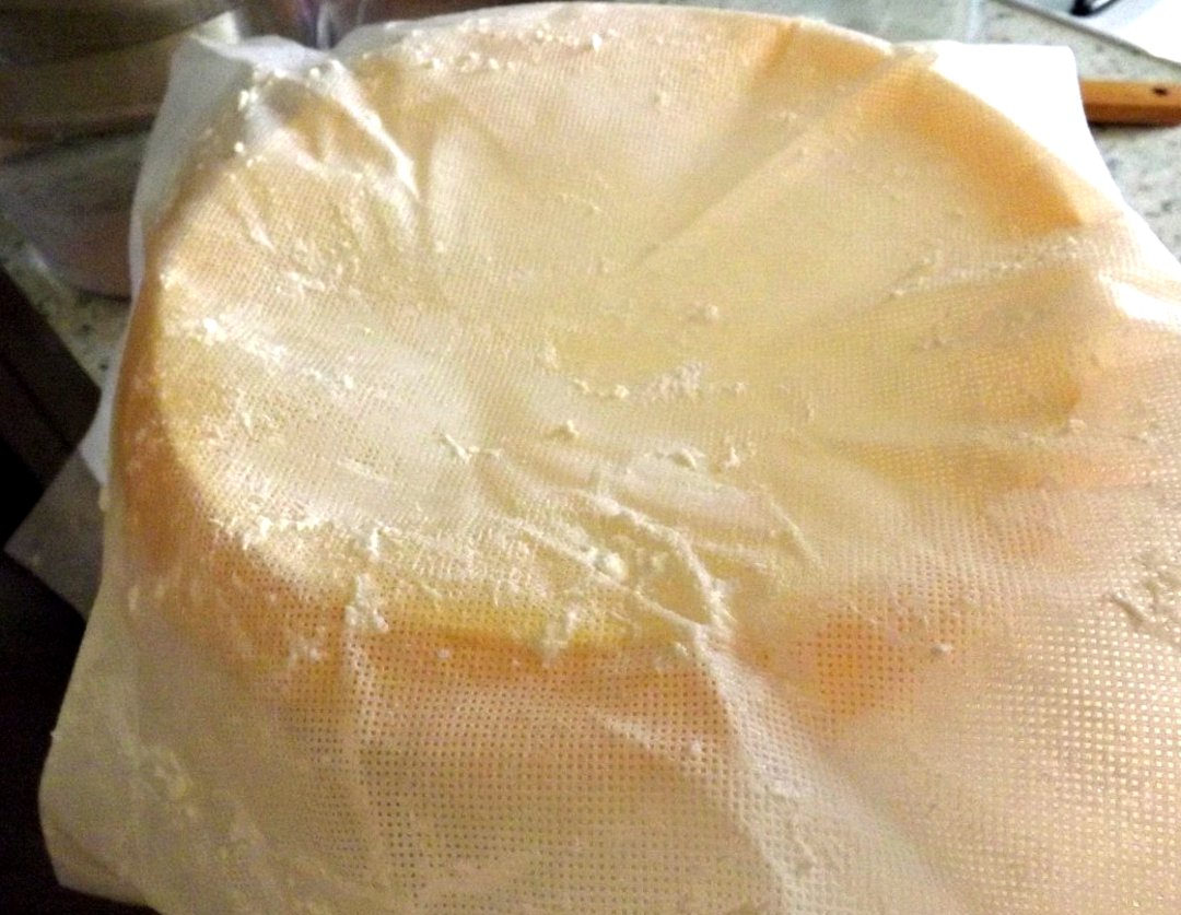Полотно набора DELLA CASA от Tescoma после извлечения творога (сыра)