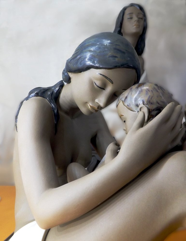 Керамическая статуэтка My Dearest One (Моя ненаглядная), созданная художниками под испанским брендом NAO, принадлежащим компании Lladro