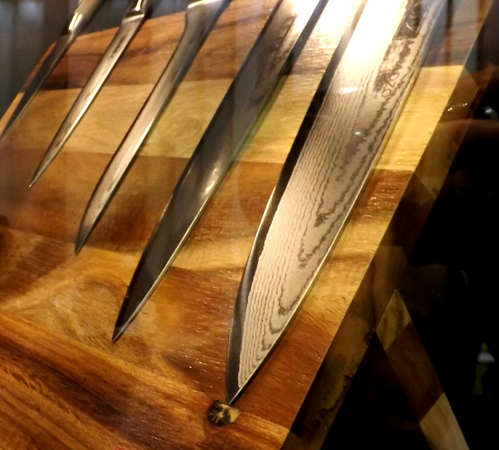 Лезвия стальных кухонных ножей Mikadzo DAMASCUS на московской выставке Мебель-2013